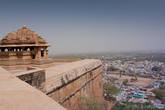 Комплекс храмов Сас Баху Ка Мандир и панорама города