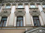 А в этом доме, напротив, находилась кинофабрика, где Протазанов снимал свои немые картины.