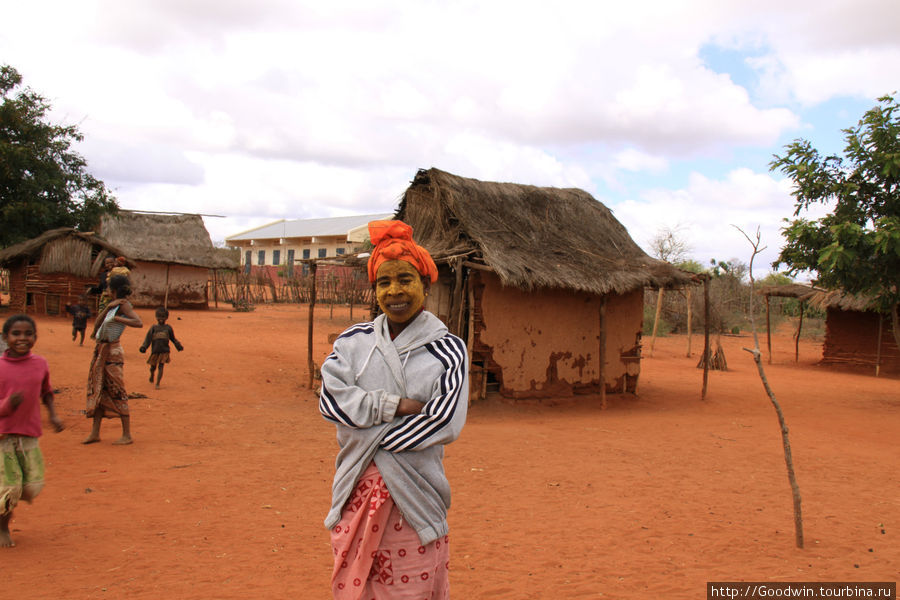 Большинство сельских жителей не изменили свой традиционный образ жизни Мадагаскар