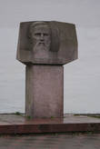 Памятник Людасу Гире