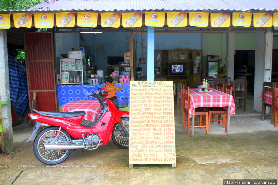 Еда для туристов Ванвьенг, Лаос