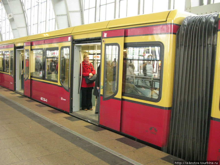 вагон U-Bahn — Городской электрички Берлин, Германия