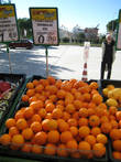 Апельсины сейчас стоят дёшево. 99 курушей = 0,99 лиры. Сезон.