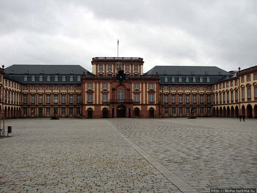 Барочный дворец, он же Университет. Мангейм, Германия