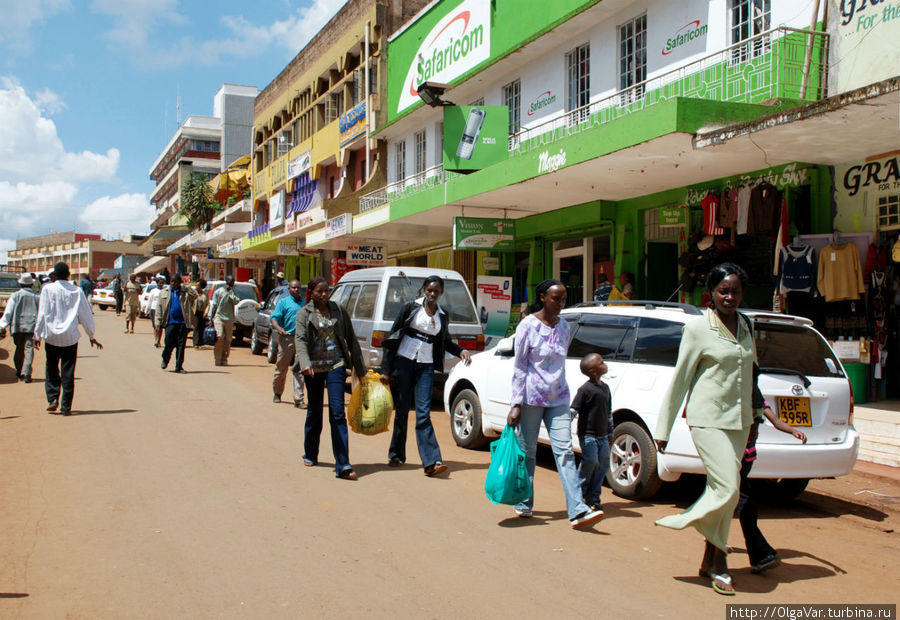 В городке Ниери. Город Ниери с населением 120 тысяч человек, расположенный в 150 километрах к северу от Найроби, считается одним из крупнейших городов Кении Наньюки, Кения