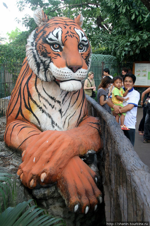 Звери - в рисунках и скульптурах Бангкок, Таиланд