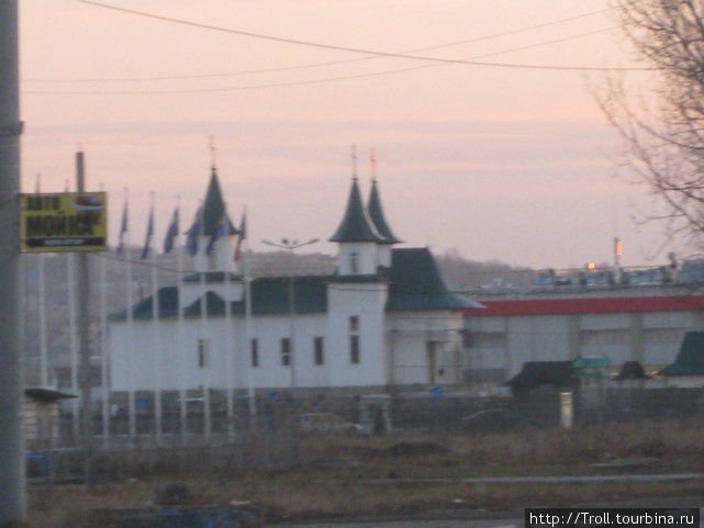 Церковь — вне обыкновения, в чистом поле Бельцы, Молдова