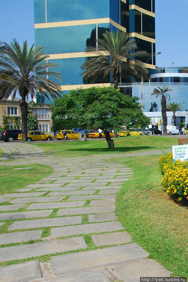 Веяние времени в архитектуре больших городов — высотные дома — в Лиме немногочисленны из-за землетрясений Лима, Перу Веяние времени в архитектуре больших городов — высотные дома — в Лиме немногочисленны из-за землетрясений Лима, Перу