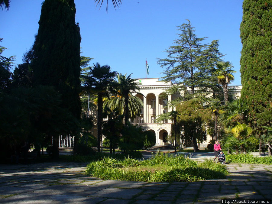 Здание администрации Президента Абхазии Здание администрации Президента Абхазии