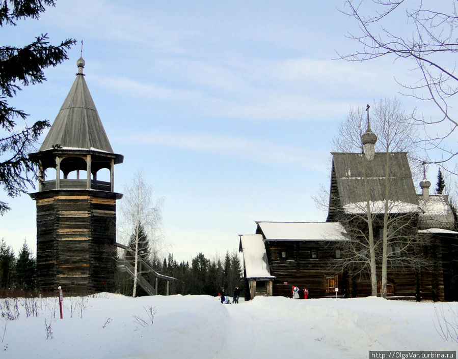 Колокольня и Богородицкая церковь. Высота колокольни 30 метров Хохловка, Россия