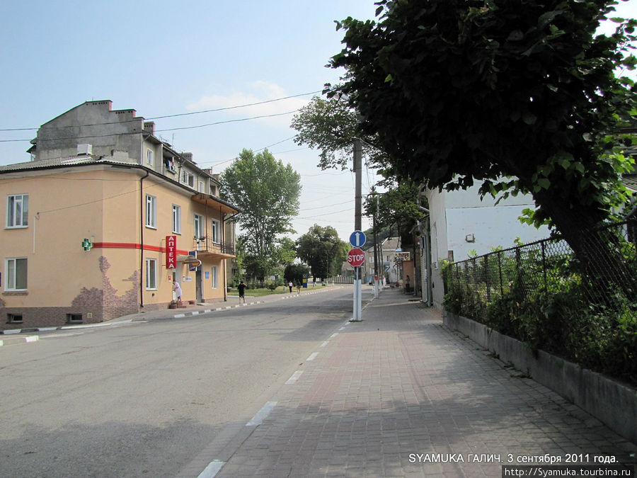 Улица, примыкающая к центру. Галич, Украина