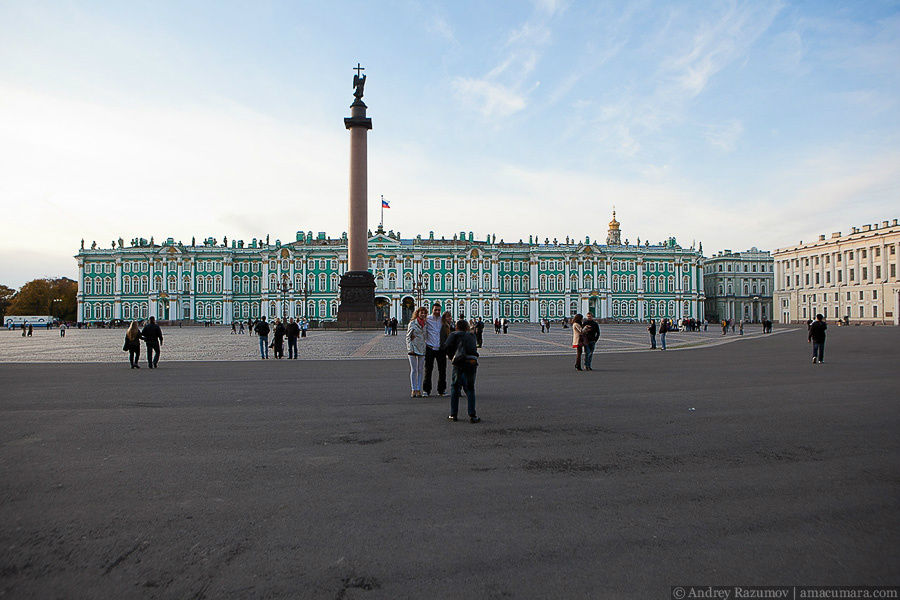 Дворцовая площадь и Александровская колонна Санкт-Петербург, Россия