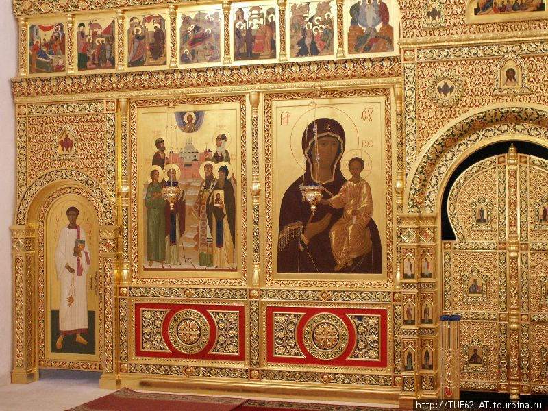 Левая половина иконостаса Вязьма, Россия