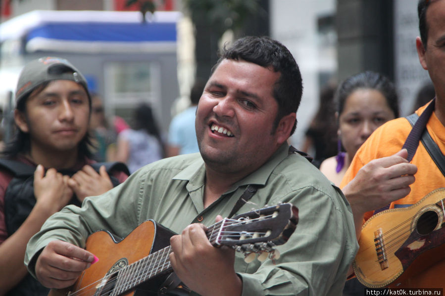 Уличный музыкант Сантьяго, Чили