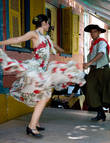 Под тему танго на Каминито подтягивают и другие танцы. Лишь бы чем-то завлечь туриста.