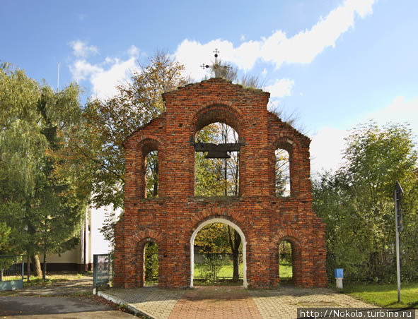 Ворота-звонница униатской церкви Кодень, Польша