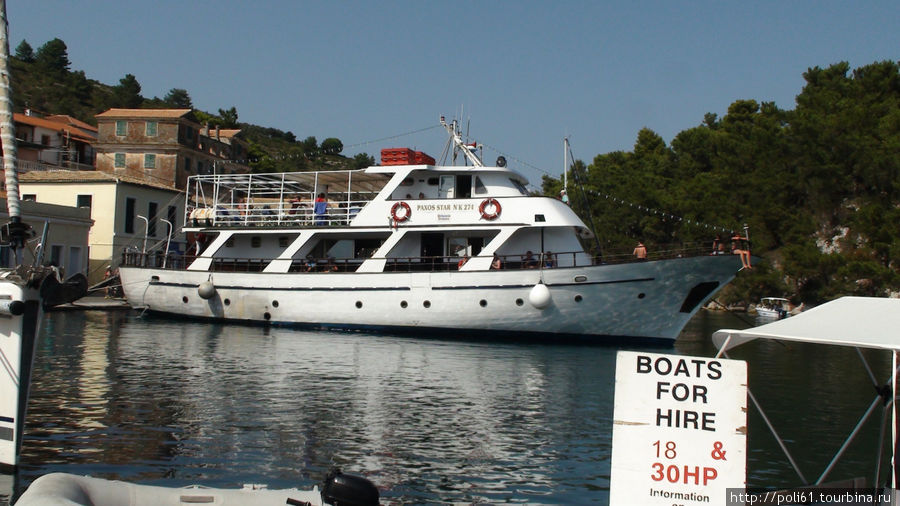 Наш кораблик в порту Гайоса Остров Паксос, Греция