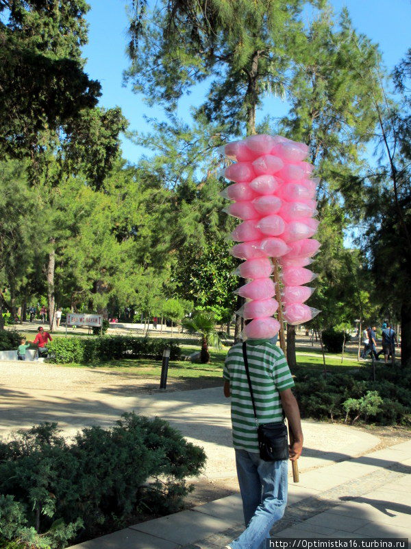 В парке Анталии в последнюю субботу мая Анталия, Турция В парке Анталии в последнюю субботу мая Анталия, Турция