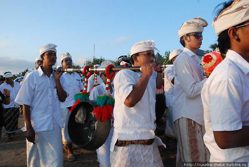 Церемония кремации Булеленг, Индонезия