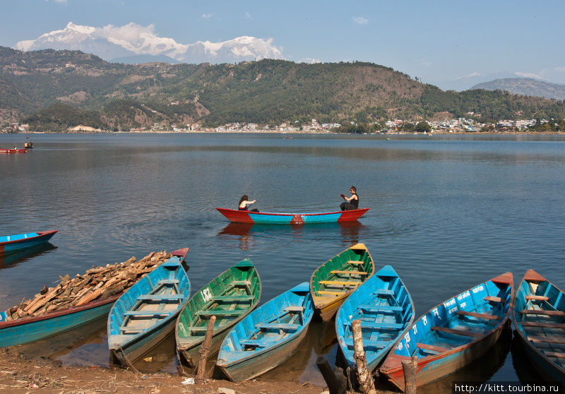 День на озере. Покхара, Непал