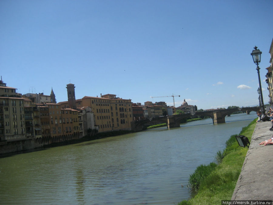 Понте Веккьо и река Арно Флоренция, Италия