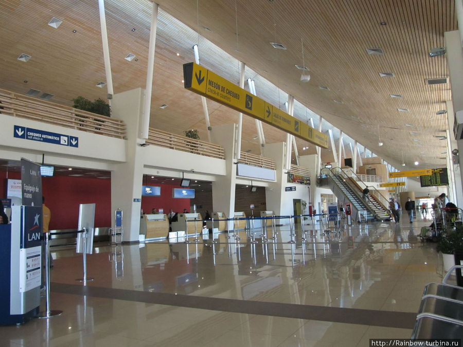 Современный аэропорт в городе Пуэрто-Монтт Чили