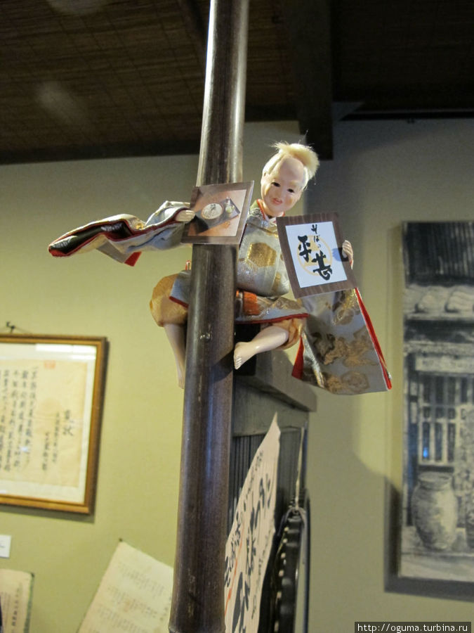Опять кукла в неожиданном месте Гудзё, Япония