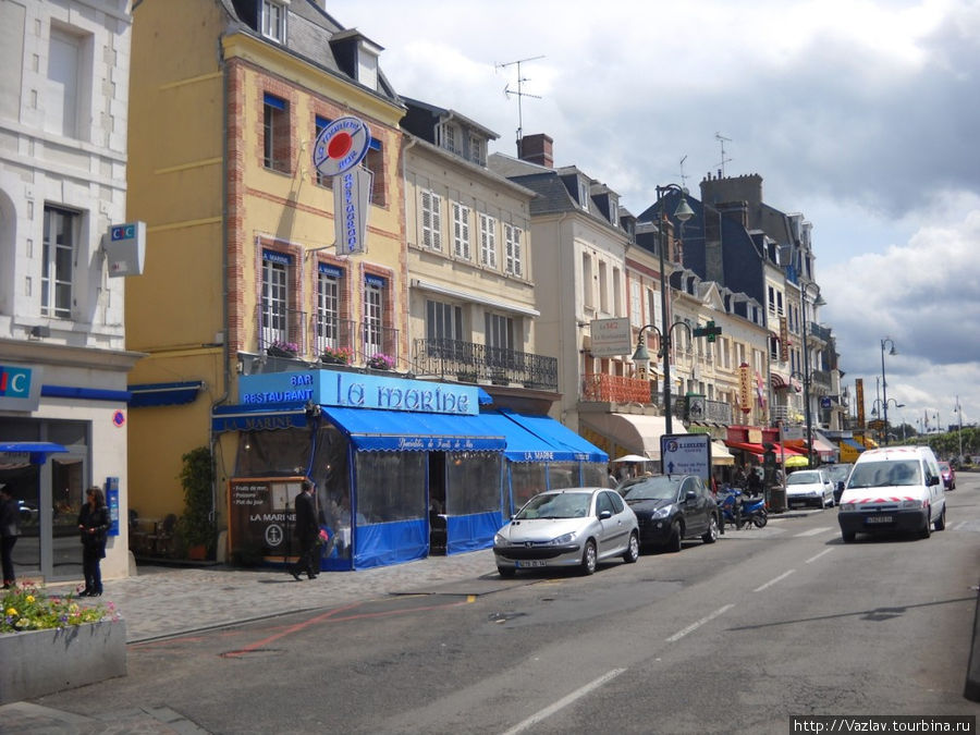 Рестораны и кафе повсюду Трувиль-сюр-Мер, Франция