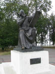 Памятник А. Рублеву. Появилась шутка, что Рублев Ленина рисует (как раз напротив стоит памятник Ленину)