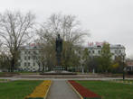 На Серпуховской площади находится уютный сквер, где поставлен памятник первому удельному московскому князю Даниилу.