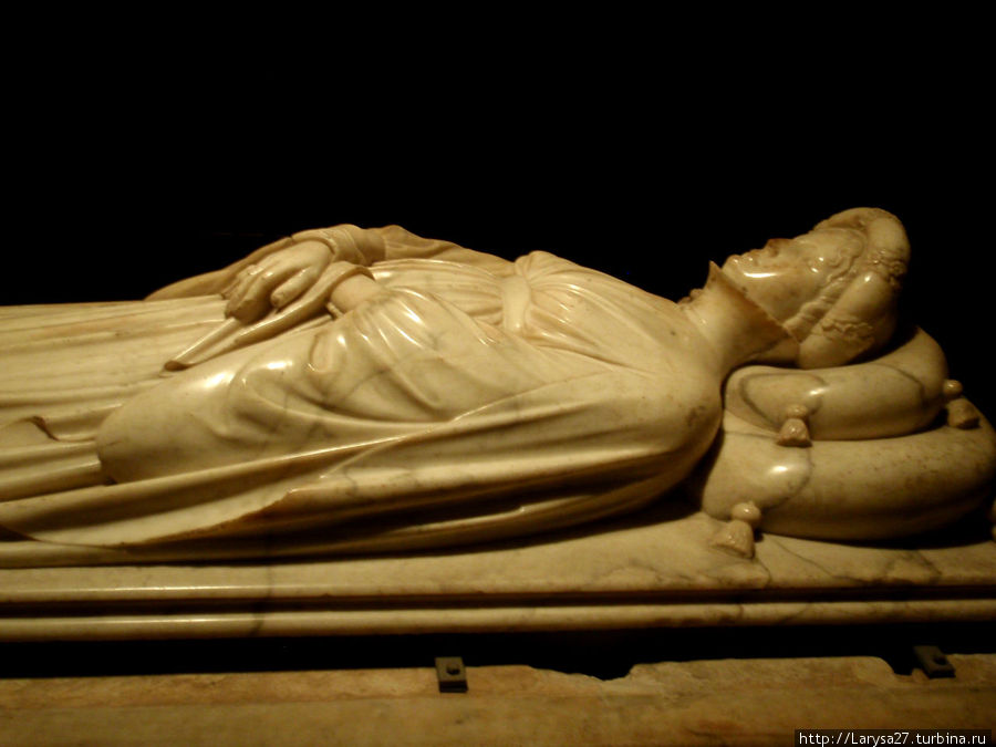 Надгробие Иларии дель Карретто скульптора Якопо делла Кверча (1406 — 1408) Лукка, Италия