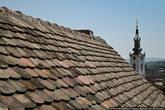 Черепичные крыши — особенность Балкан. Такие вы встретите почти на любом частном доме.