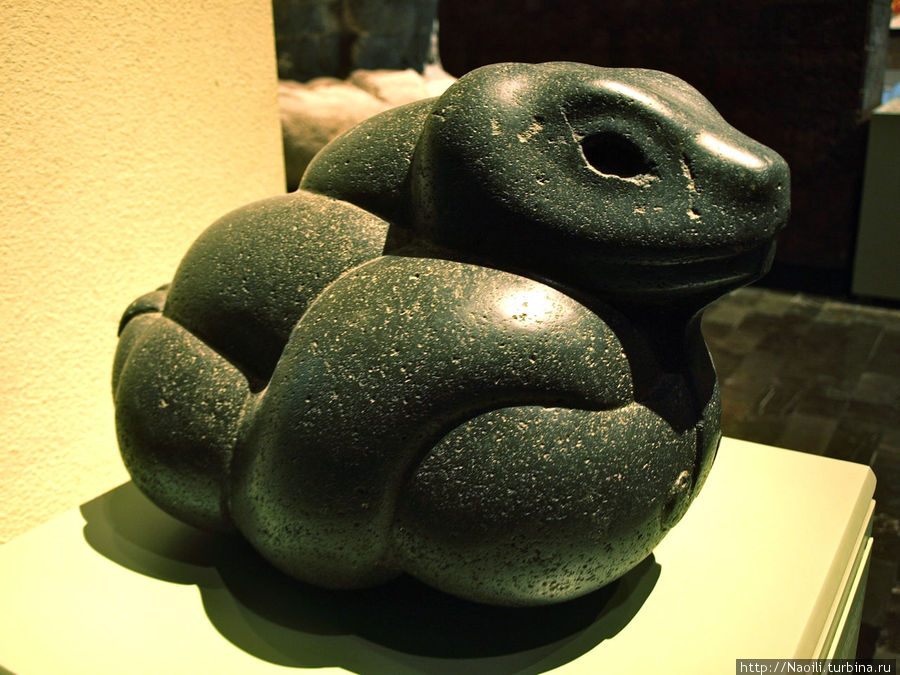 Статуя змеи эпохи ацтков Мехико, Мексика