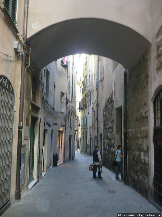 Прогулка по улочкам и площадям Генуи Генуя, Италия