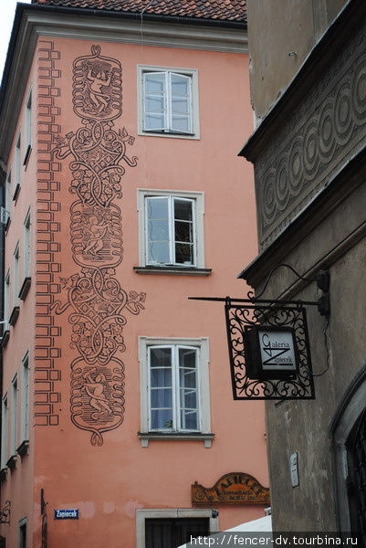 Местами на домах встречаются удивительные росписи Варшава, Польша