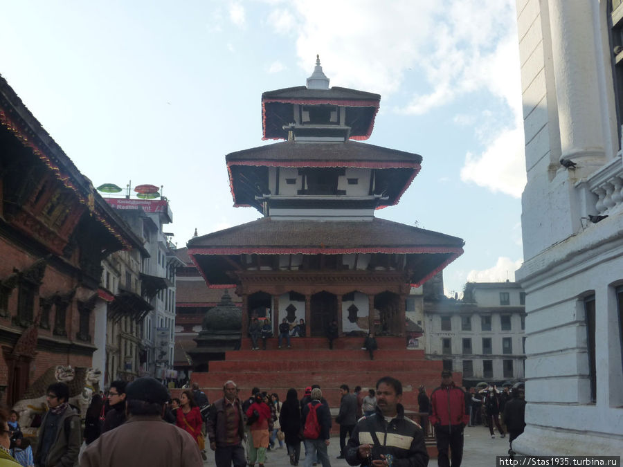 Катманду. Площадь Дурбар. Храм Вишну ( Триалокия — Махан — Нарайян ). Катманду, Непал