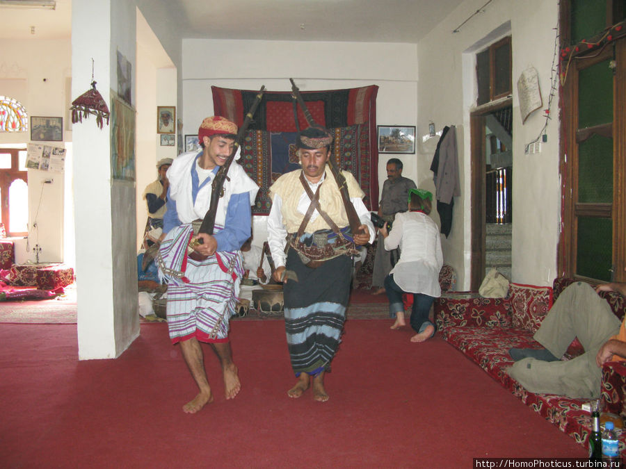 Танцы жителей горного Йемена Йемен