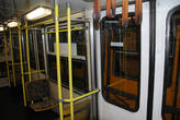 А вот так выглядит внутри вагон поезда на Жёлтой линии №1