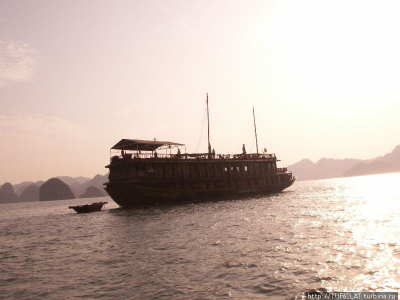 После купания возращаемся на судно Халонг бухта, Вьетнам