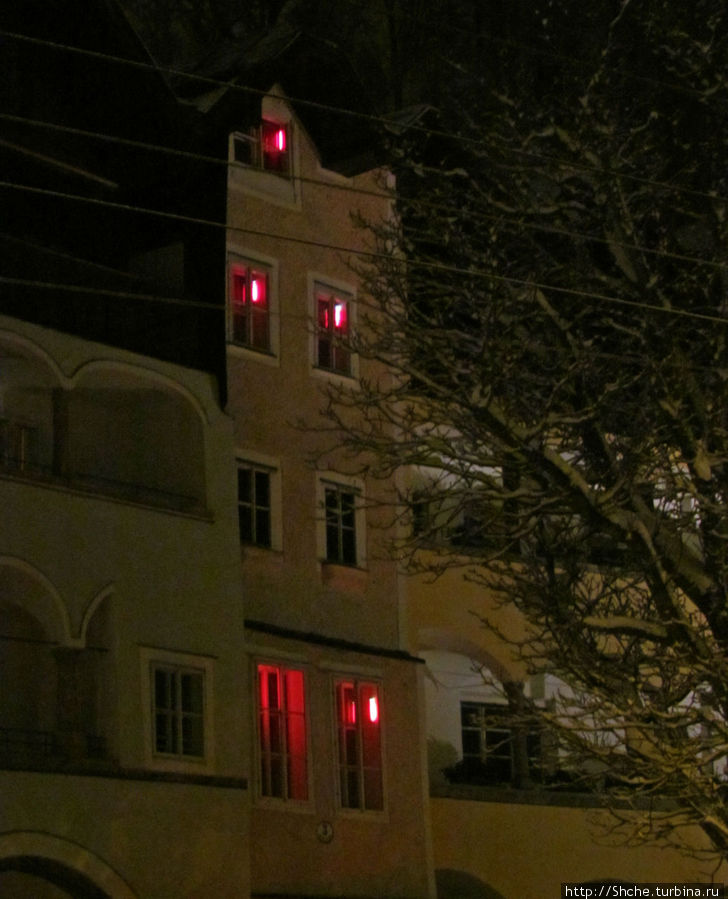 Дом подозрительно красных фонарей (подозрения не проверяли) Зальцбург, Австрия
