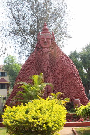 Статуя Муликешвары — владыки целебных трав