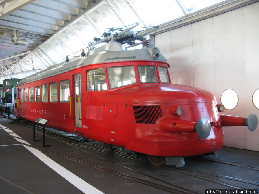 Большой павильон с локомотивами, вагонами Люцерн, Швейцария