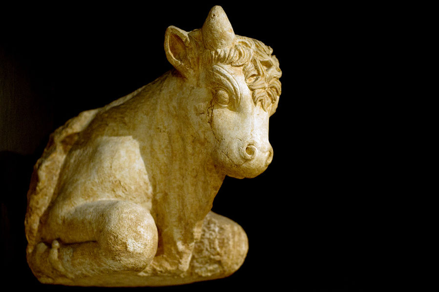 Фрагмент из храма Юпитера в Баальбеке, Ливан. Фрагмент из храма Юпитера в Баальбеке, Ливан.