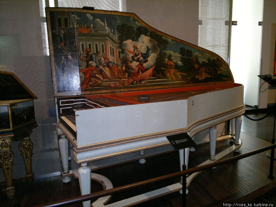 Музей музыкальных инструментов Брюссель, Бельгия