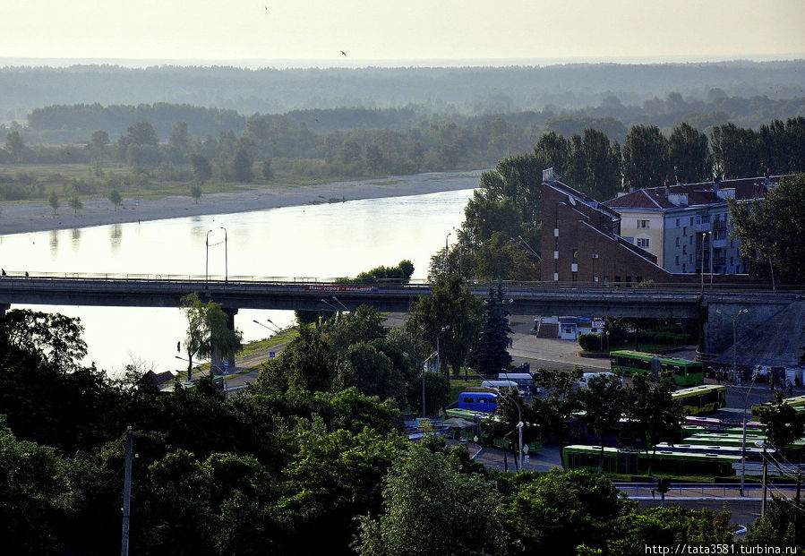 Город разделяет одна из самых полноводных и стремительных рек — Припять, через которую раскинулся самый длинный в Беларуси мост. Мозырь, Беларусь