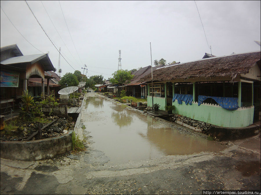 Улица Балаи после дождя Суматра, Индонезия