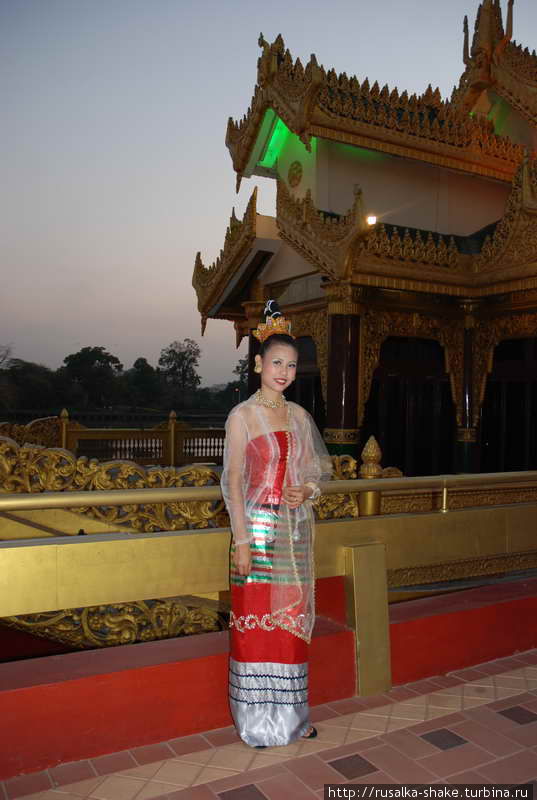 Каравейк-Холл — плавучий ресторан Янгон, Мьянма