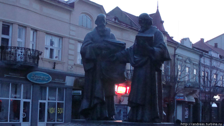Памятник Кириллу и Мефодию Мукачево, Украина