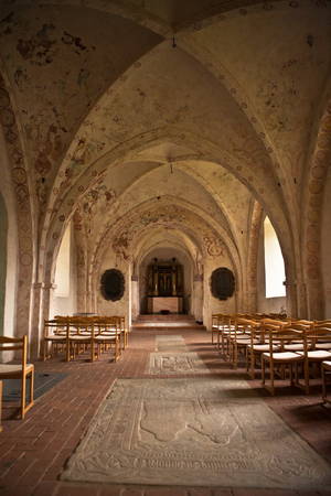 церквушка 11 века около замка Троллехольм