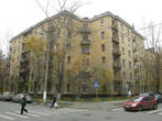 Вот такие здания 30х и 20х годов постройки стоят по ул. Хавксой. Если бы Москву застраивали такими зданиями, а не хрущобами, то не пришлось бы ничего ломать. Эти дома старше хрущёвок на 30 лет.